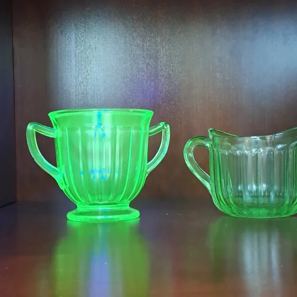 Pair Of Uranium Glass Open Sugar Bowls - Picture 8 of 10